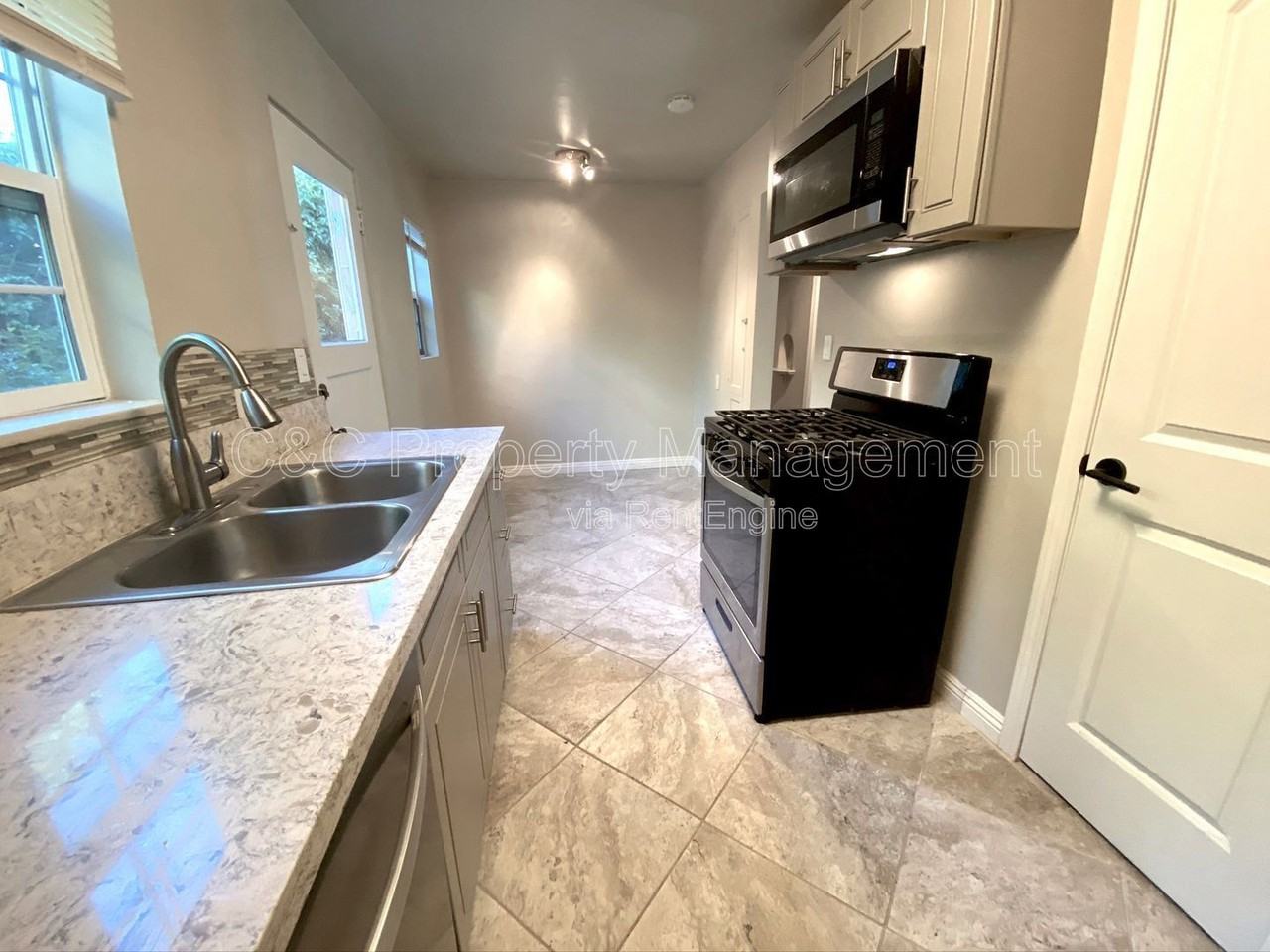 114 Maple St - Photo 4 of 11