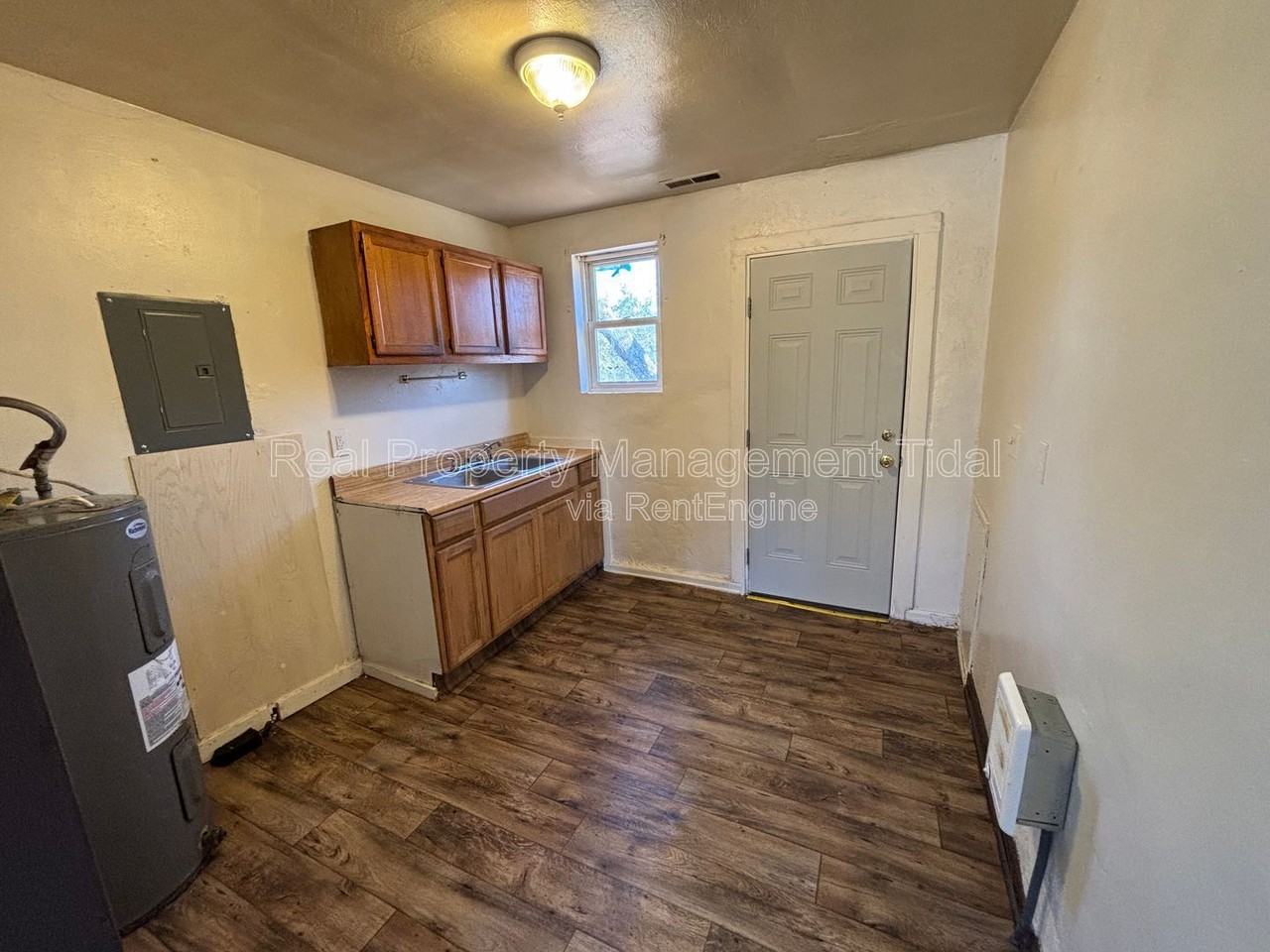 412 Ben St - Photo 7 of 9