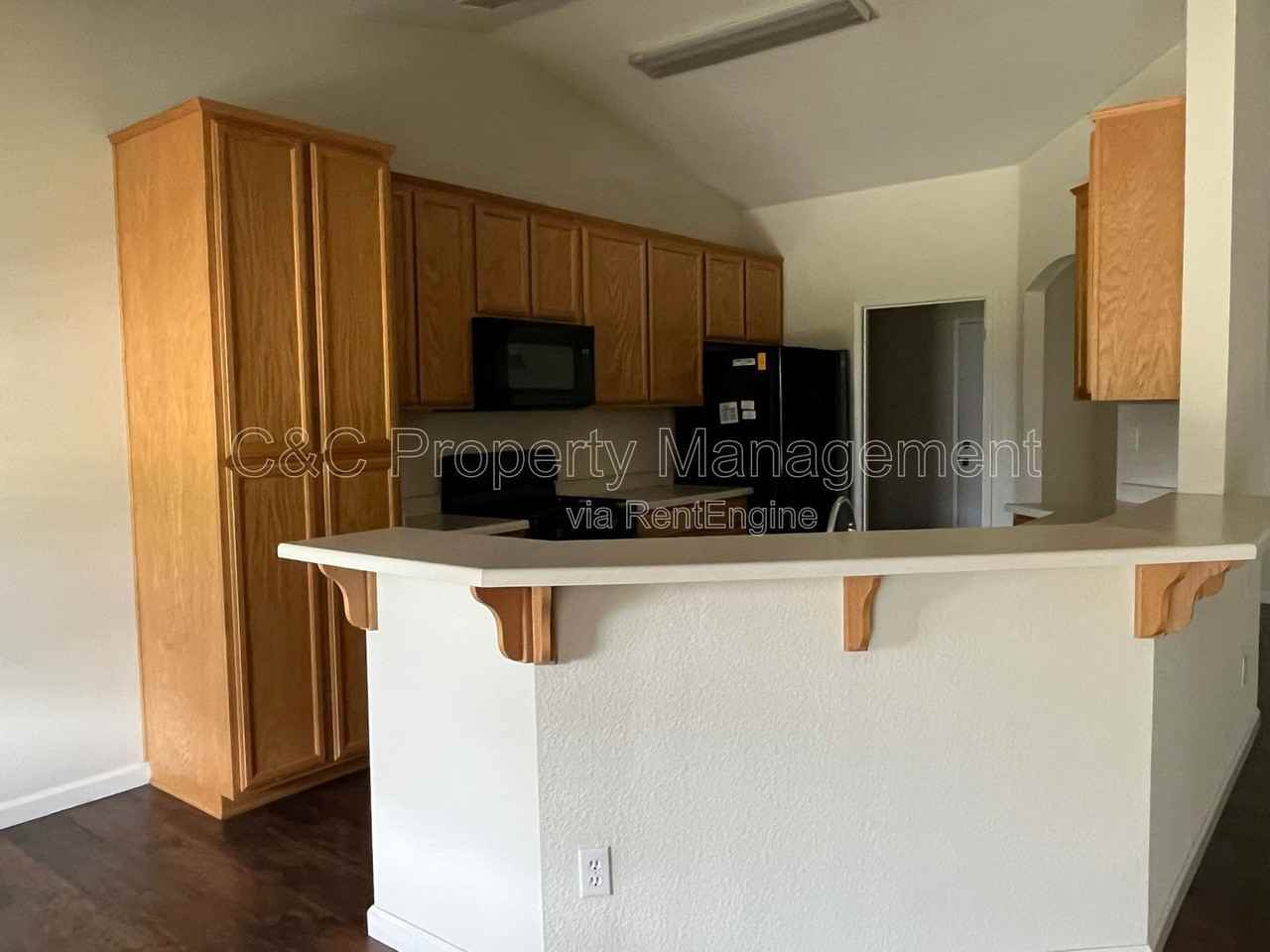 2073 W Solis St - Photo 4 of 12