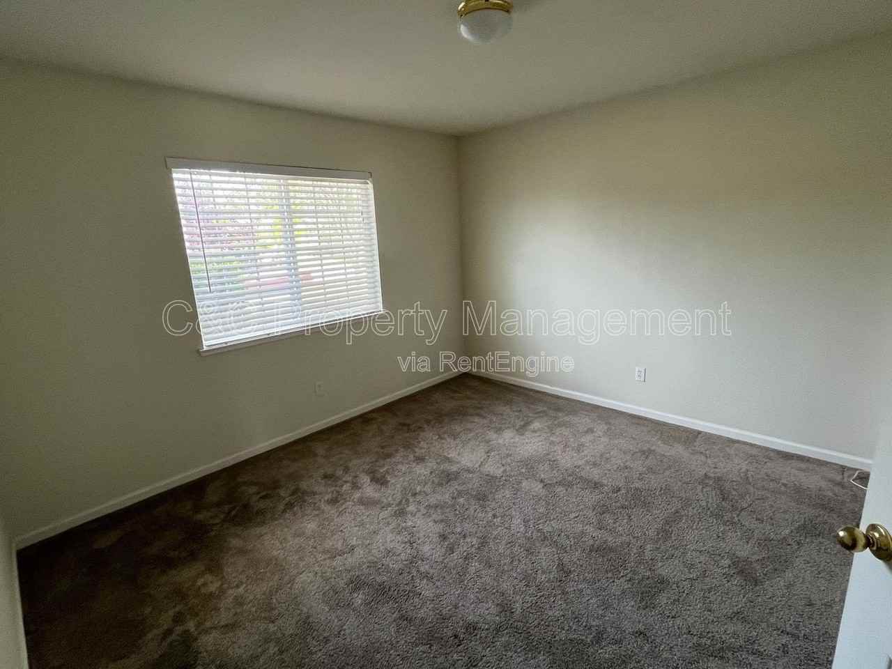 2073 W Solis St - Photo 6 of 12