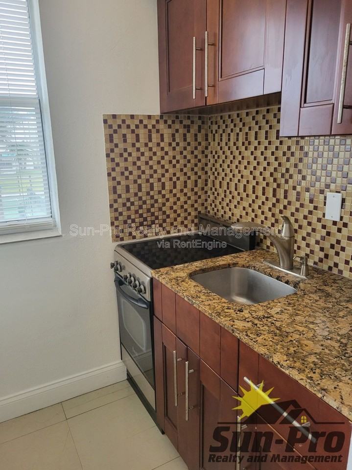 1065 N Atlantic Ave #8 - Photo 3 of 6