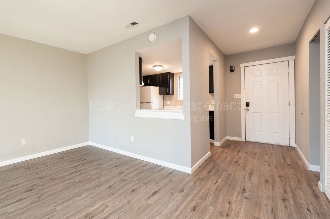 515 W 30th St N #1 - Photo 5 of 30