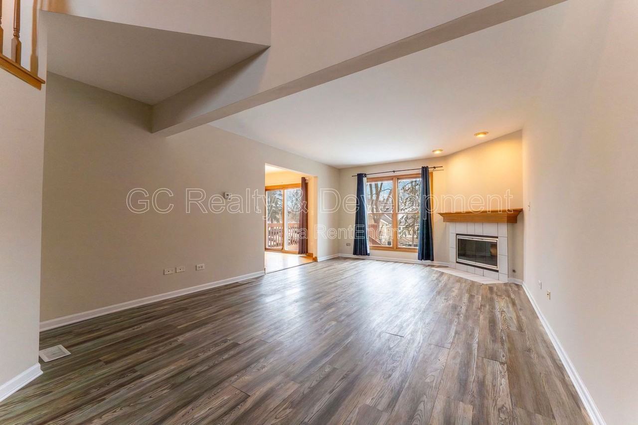 435 Park Ave - Photo 2 of 20