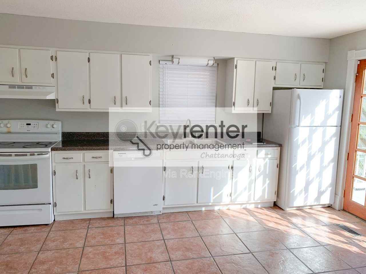 4652 Cary Ln - Photo 5 of 20