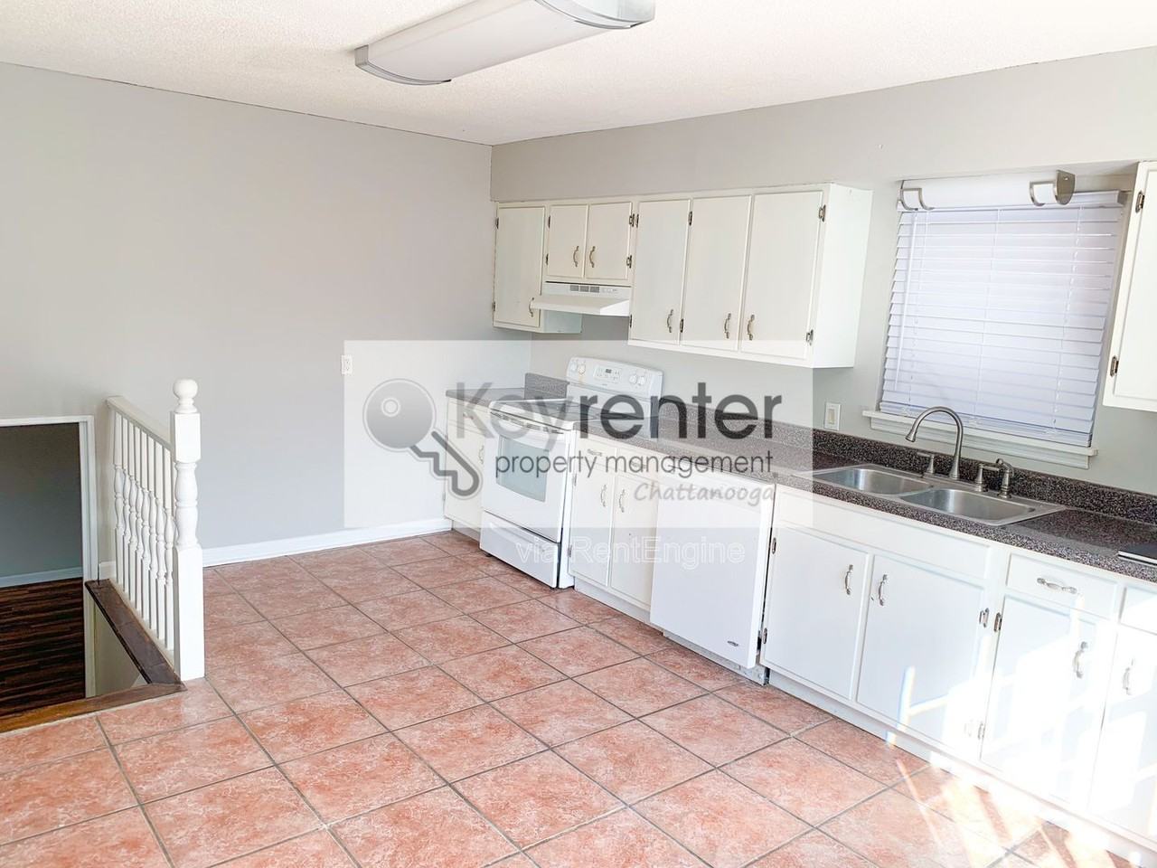 4652 Cary Ln - Photo 6 of 20