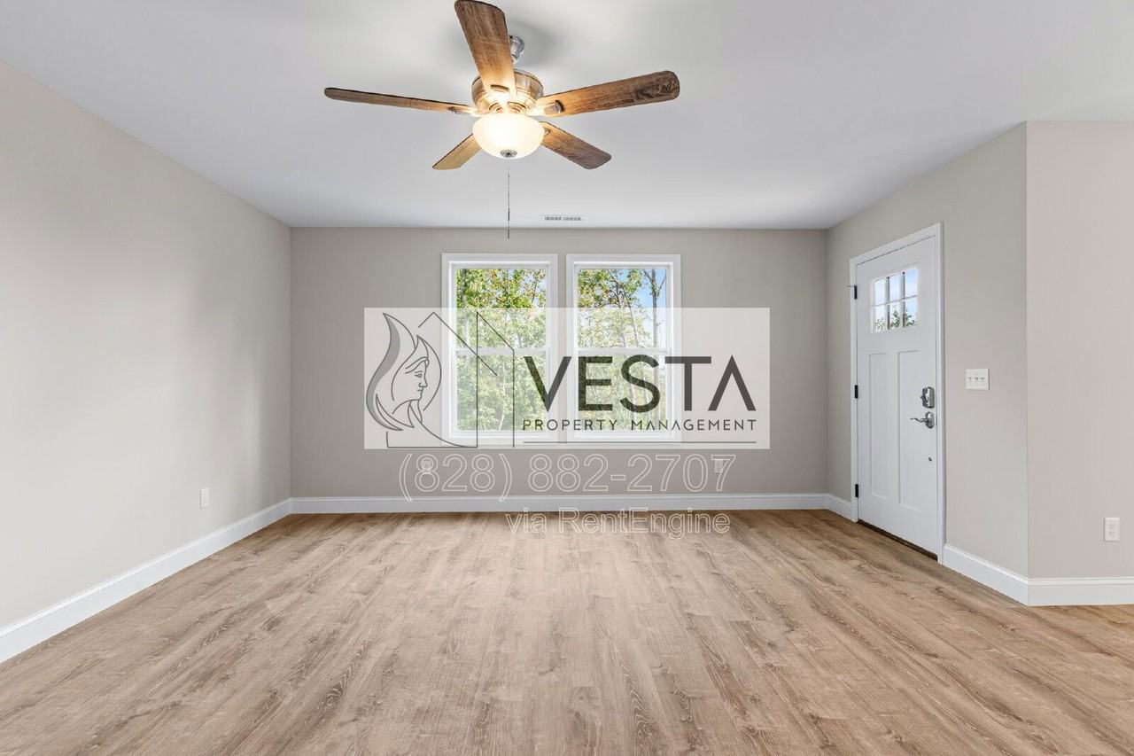 376 Hague Dr - Photo 5 of 30