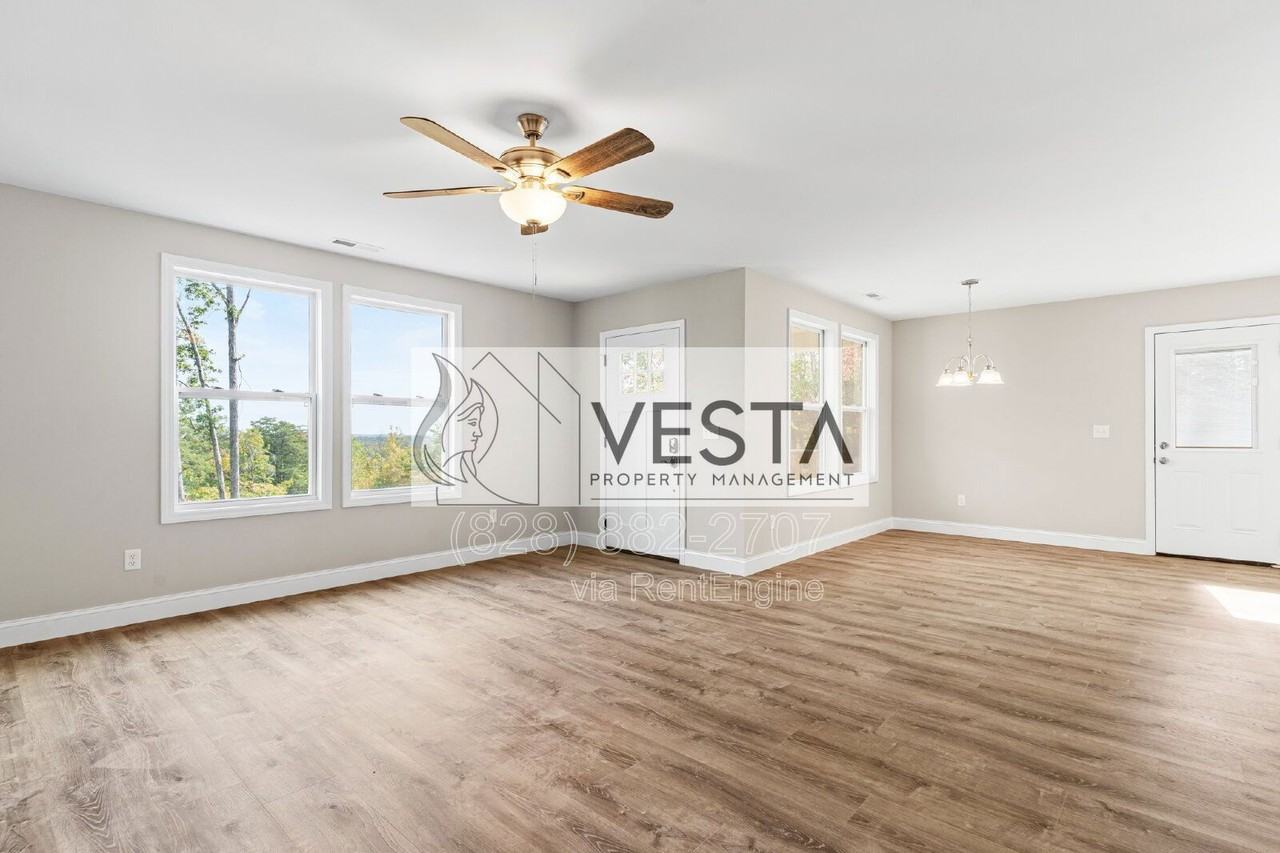 376 Hague Dr - Photo 6 of 30