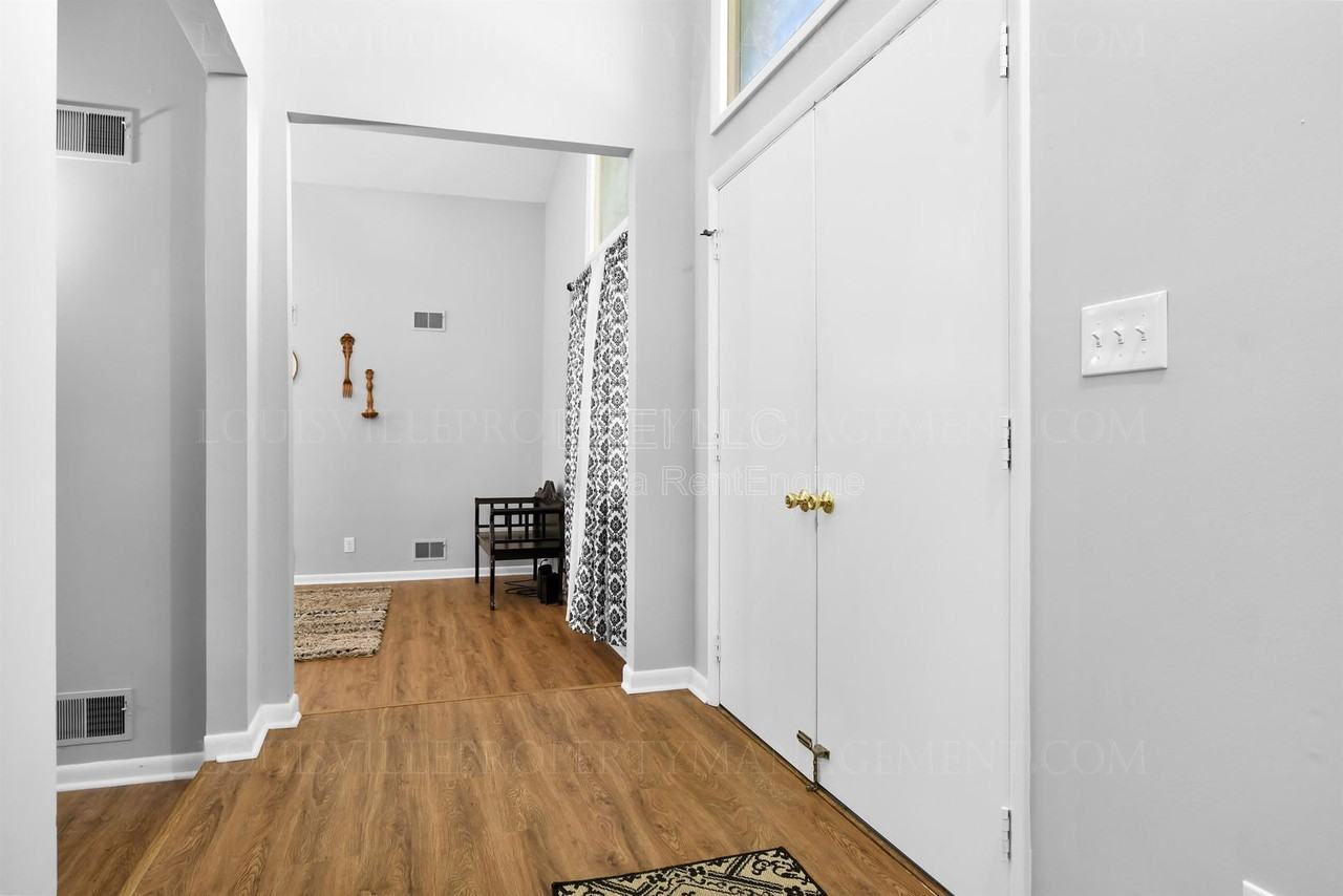 6220 Applegate Ln - Photo 3 of 23