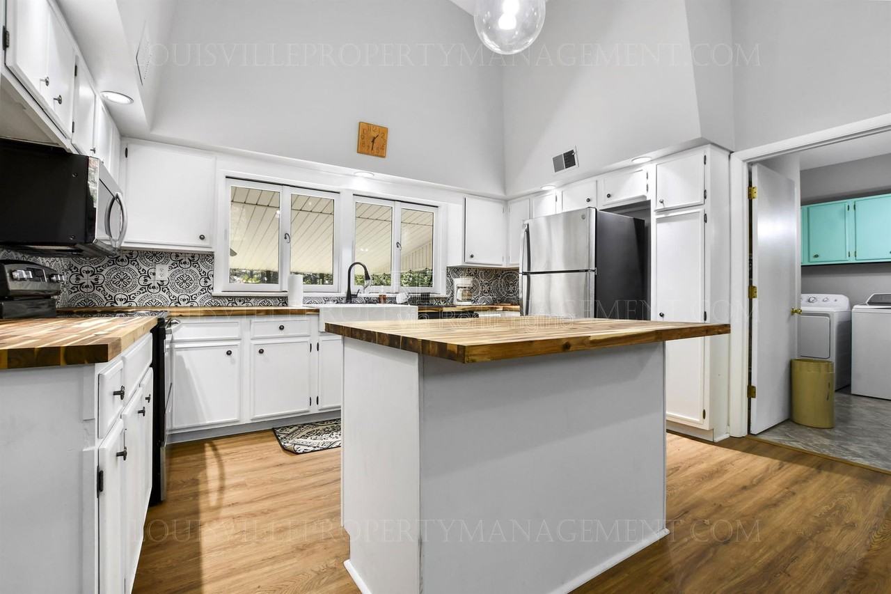 6220 Applegate Ln - Photo 5 of 23