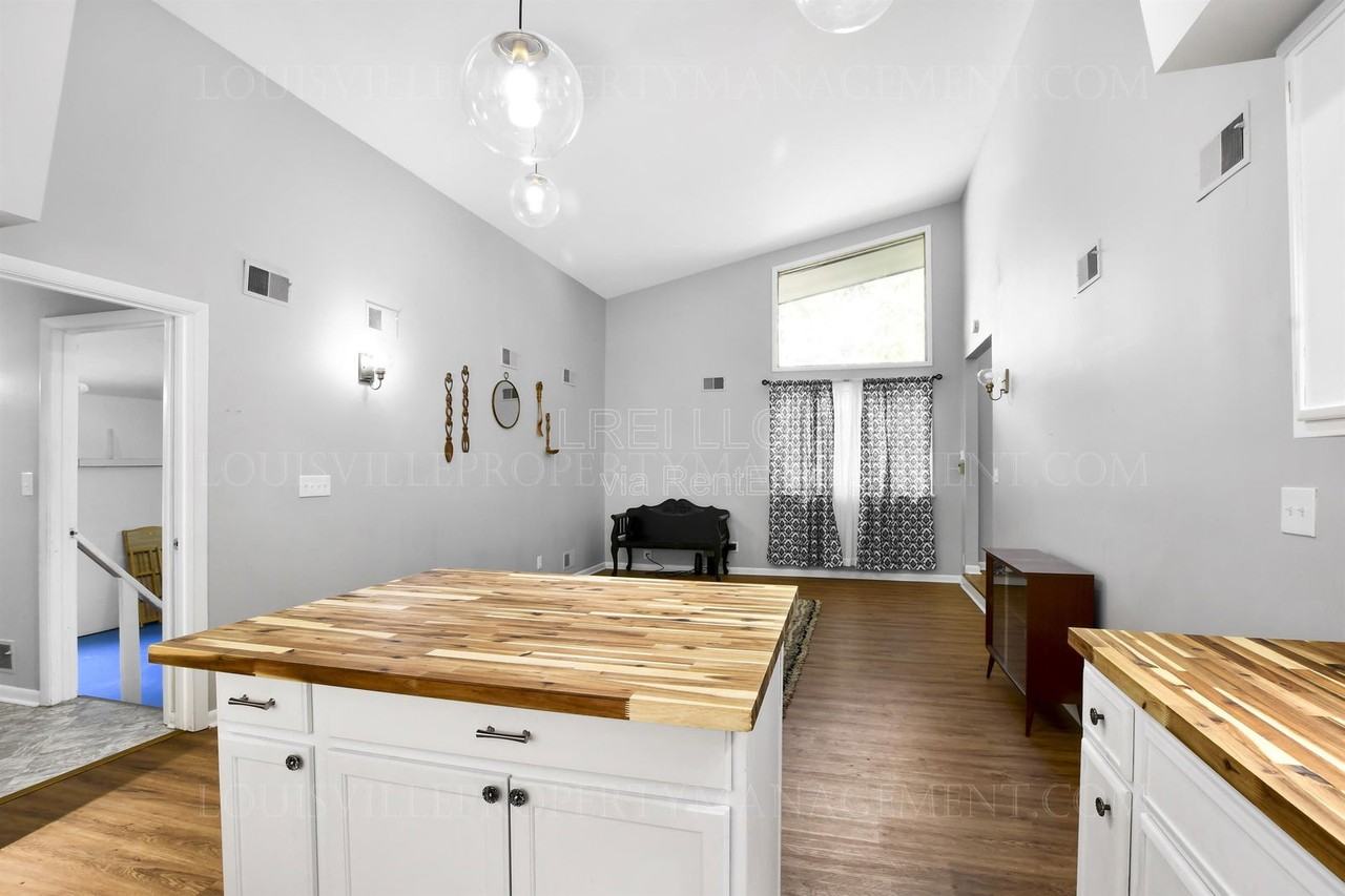 6220 Applegate Ln - Photo 6 of 23