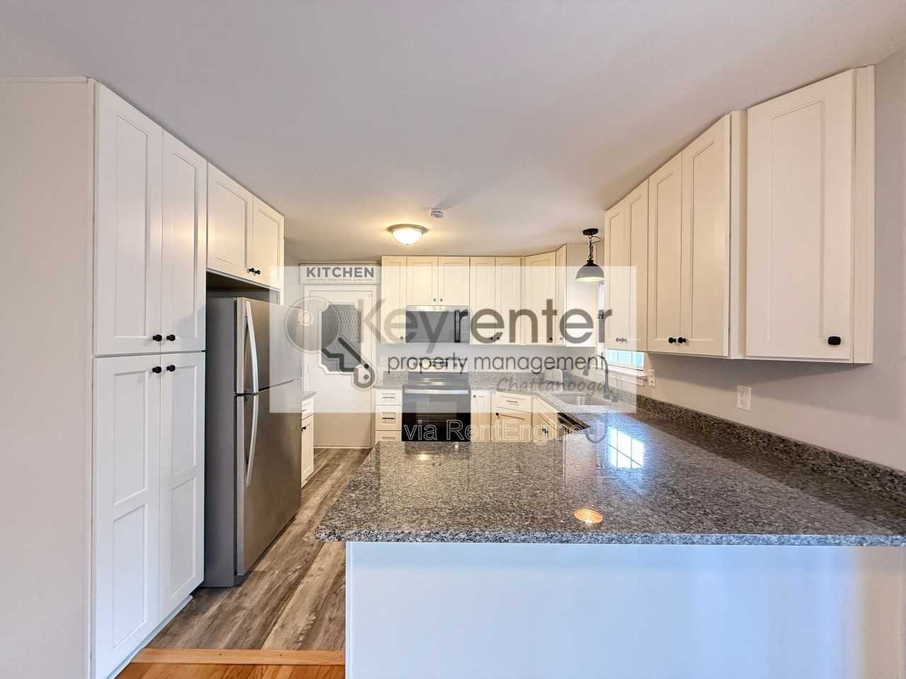 510 Highview Cir - Photo 3 of 17