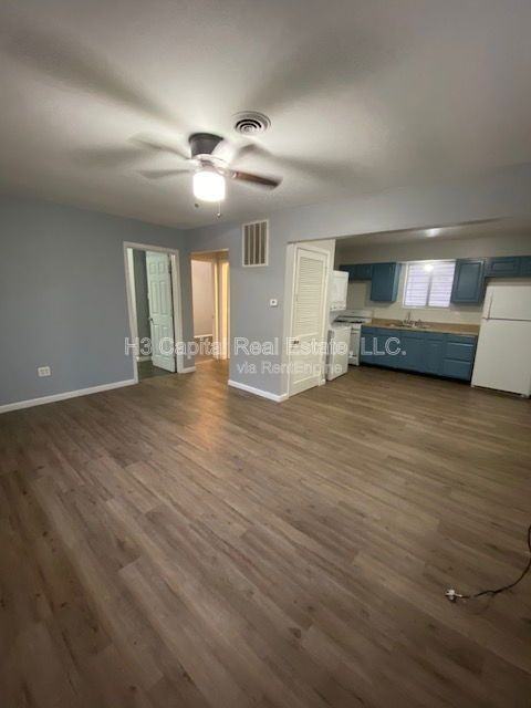 206 W Thomas St - Photo 3 of 9