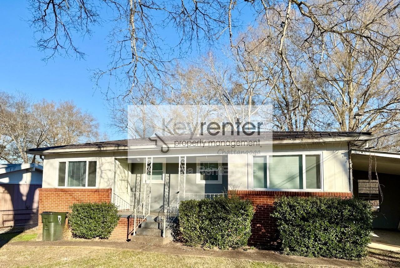 221 Robert E Lee St #A