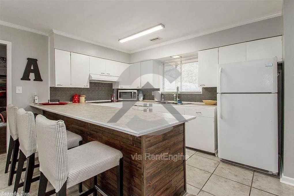 702 S Elizabeth St - Photo 2 of 11