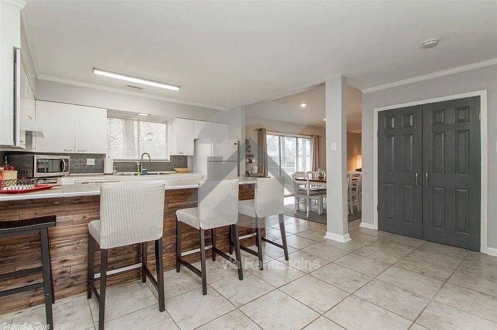 702 S Elizabeth St - Photo 3 of 11