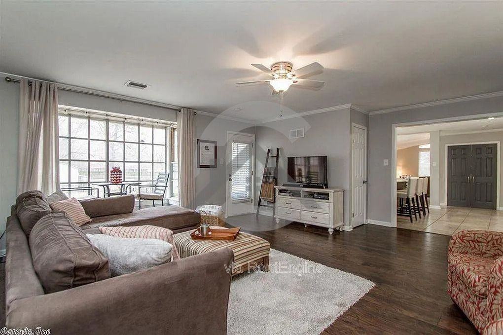 702 S Elizabeth St - Photo 5 of 11