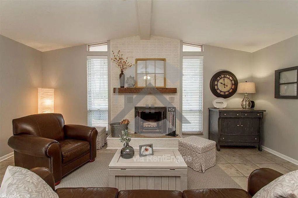 702 S Elizabeth St - Photo 6 of 11