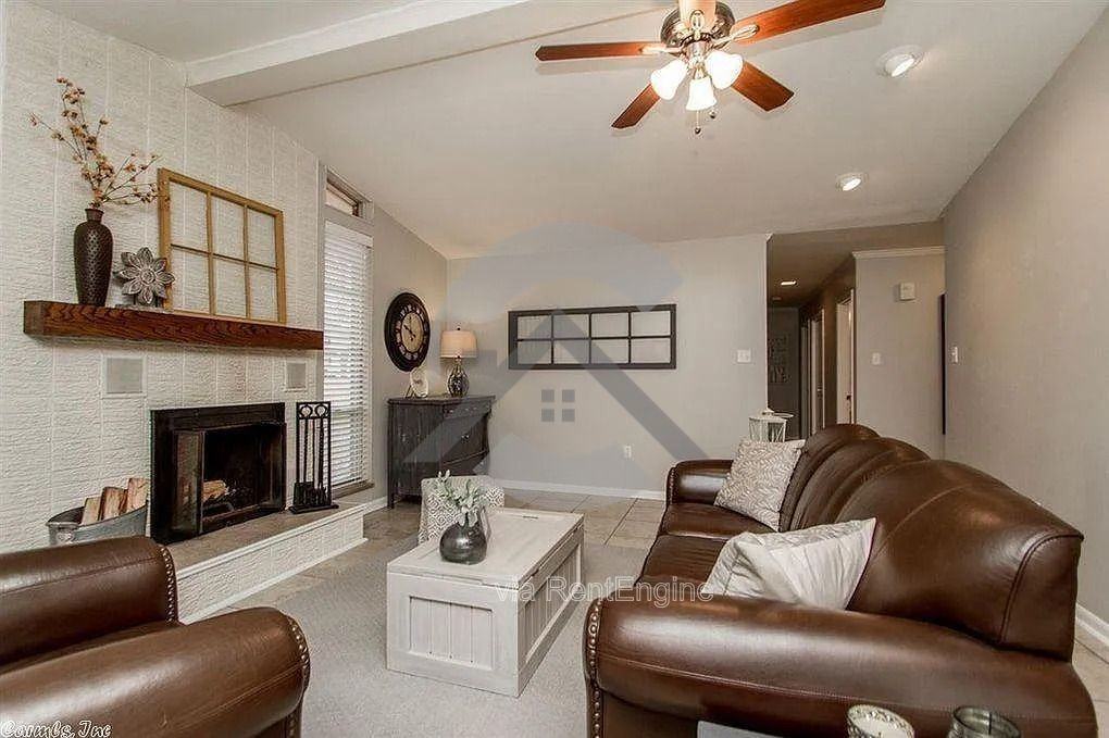 702 S Elizabeth St - Photo 7 of 11