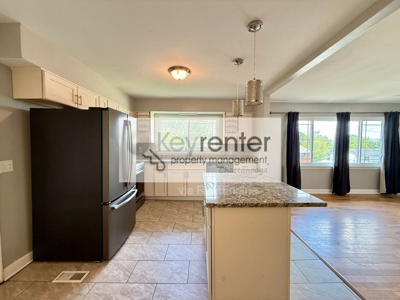 7813 Holiday Hills Cir - Photo 3 of 17