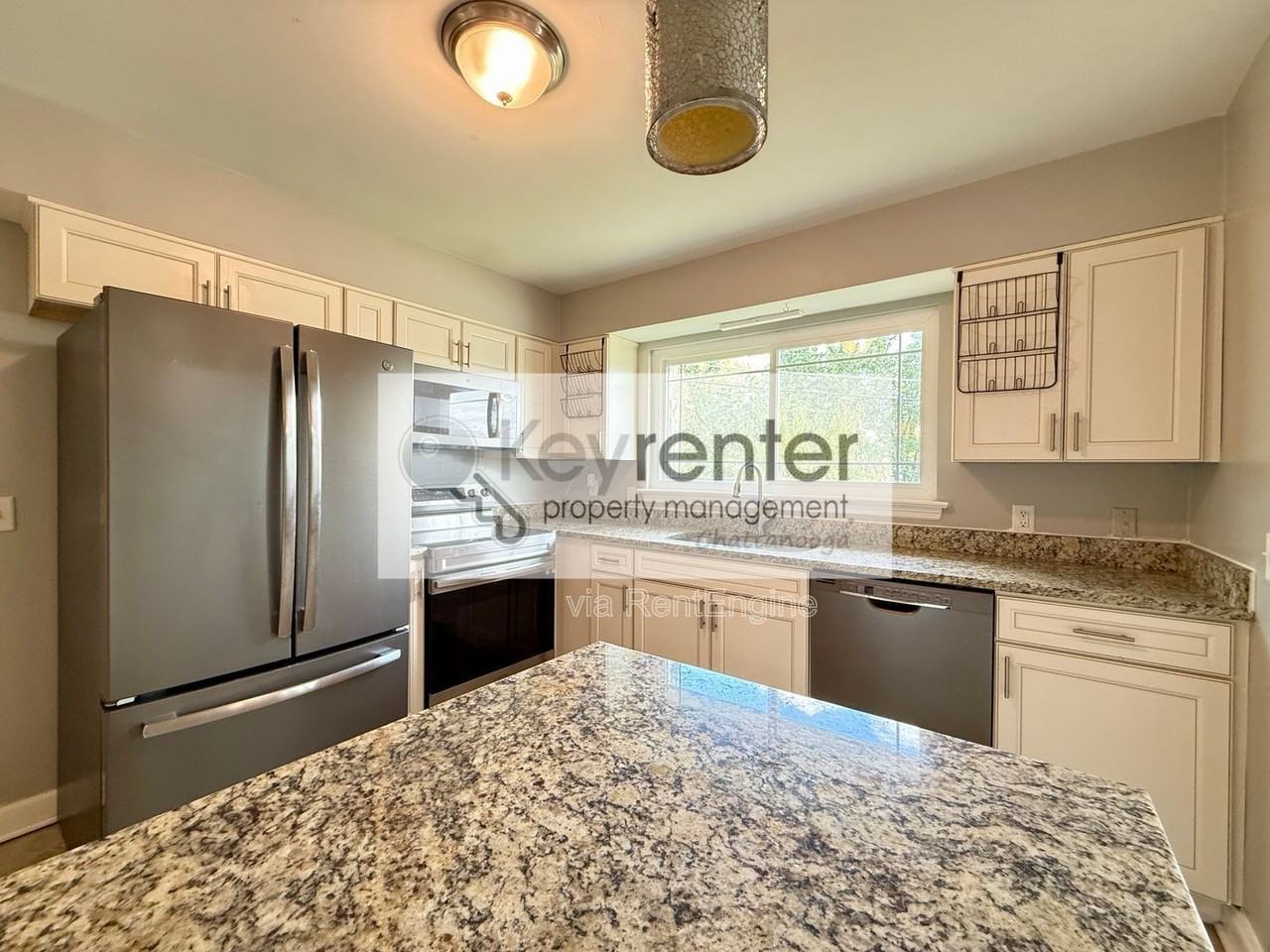 7813 Holiday Hills Cir - Photo 4 of 17