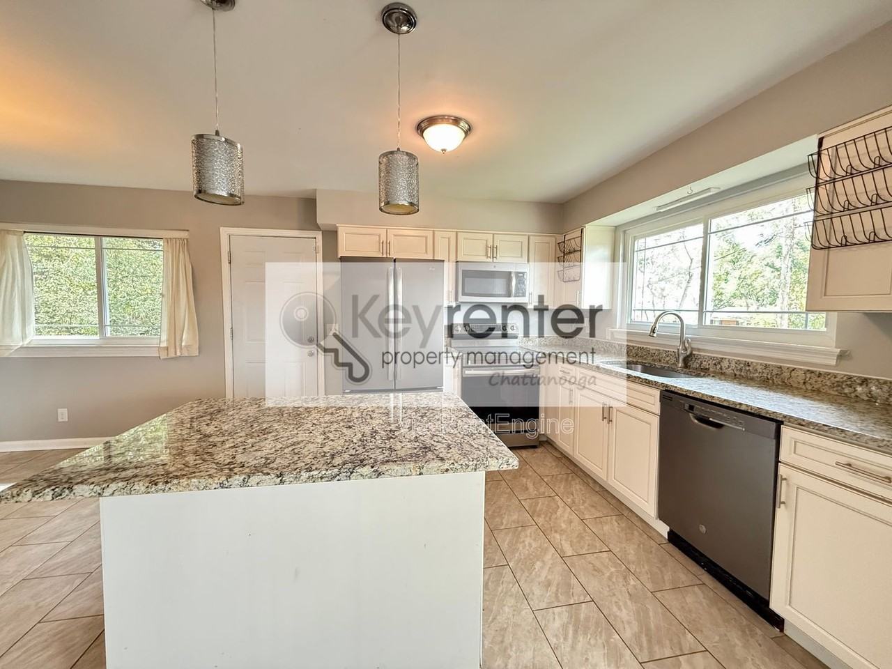 7813 Holiday Hills Cir - Photo 5 of 17