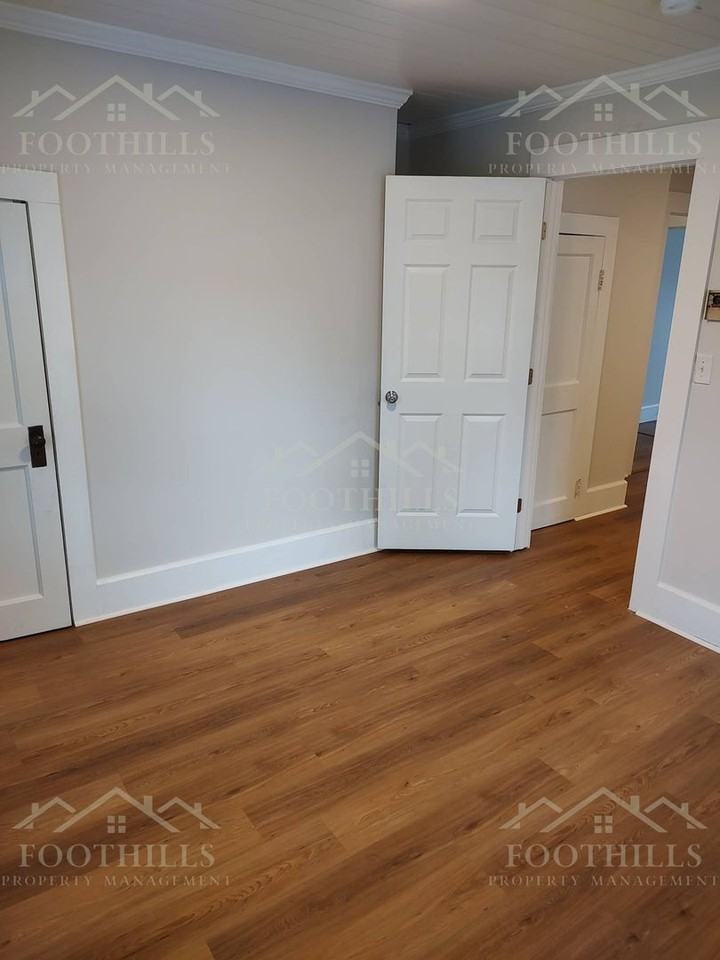 211 Dickens Ave - Photo 7 of 21