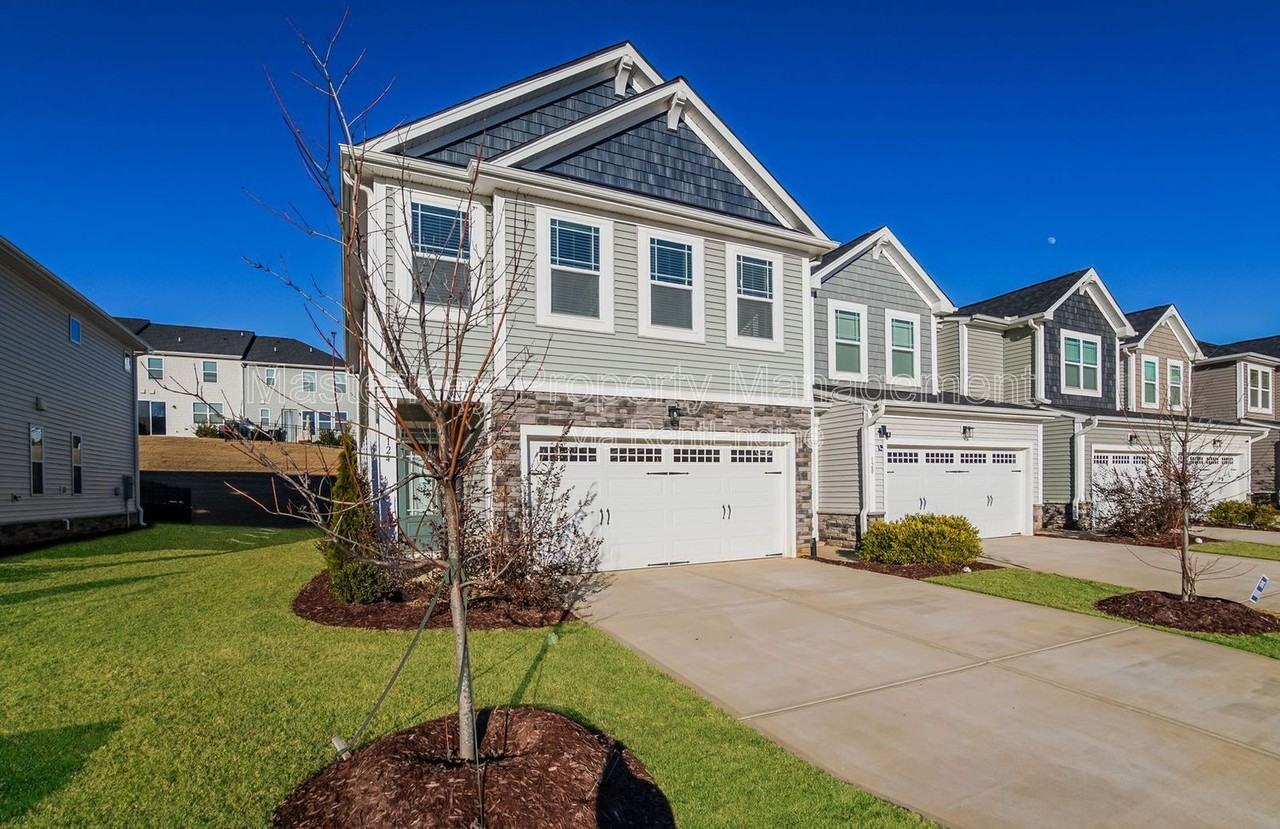 124 Royal Star Way - Photo 2 of 28