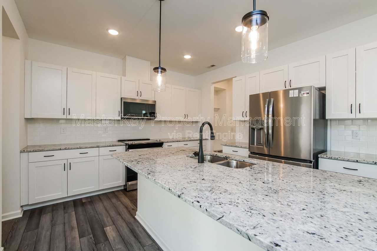 124 Royal Star Way - Photo 3 of 28