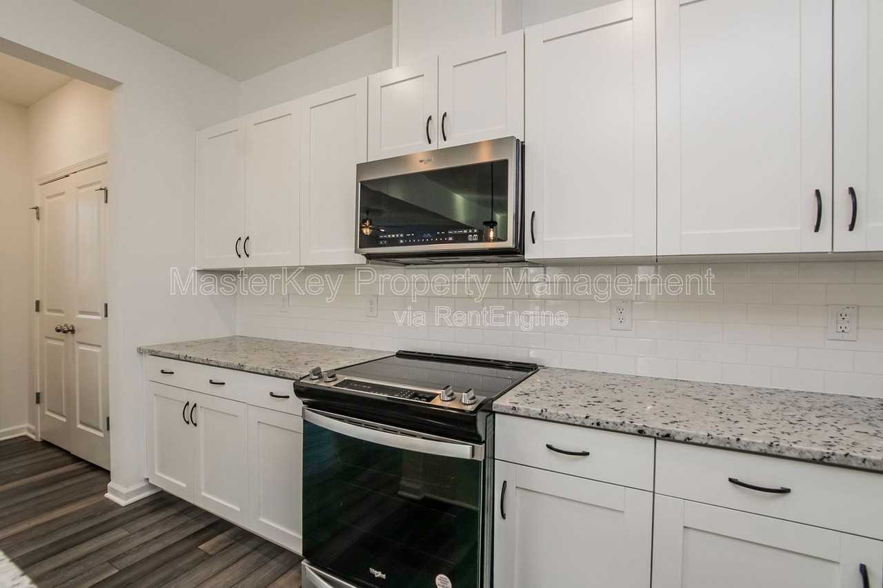 124 Royal Star Way - Photo 4 of 28