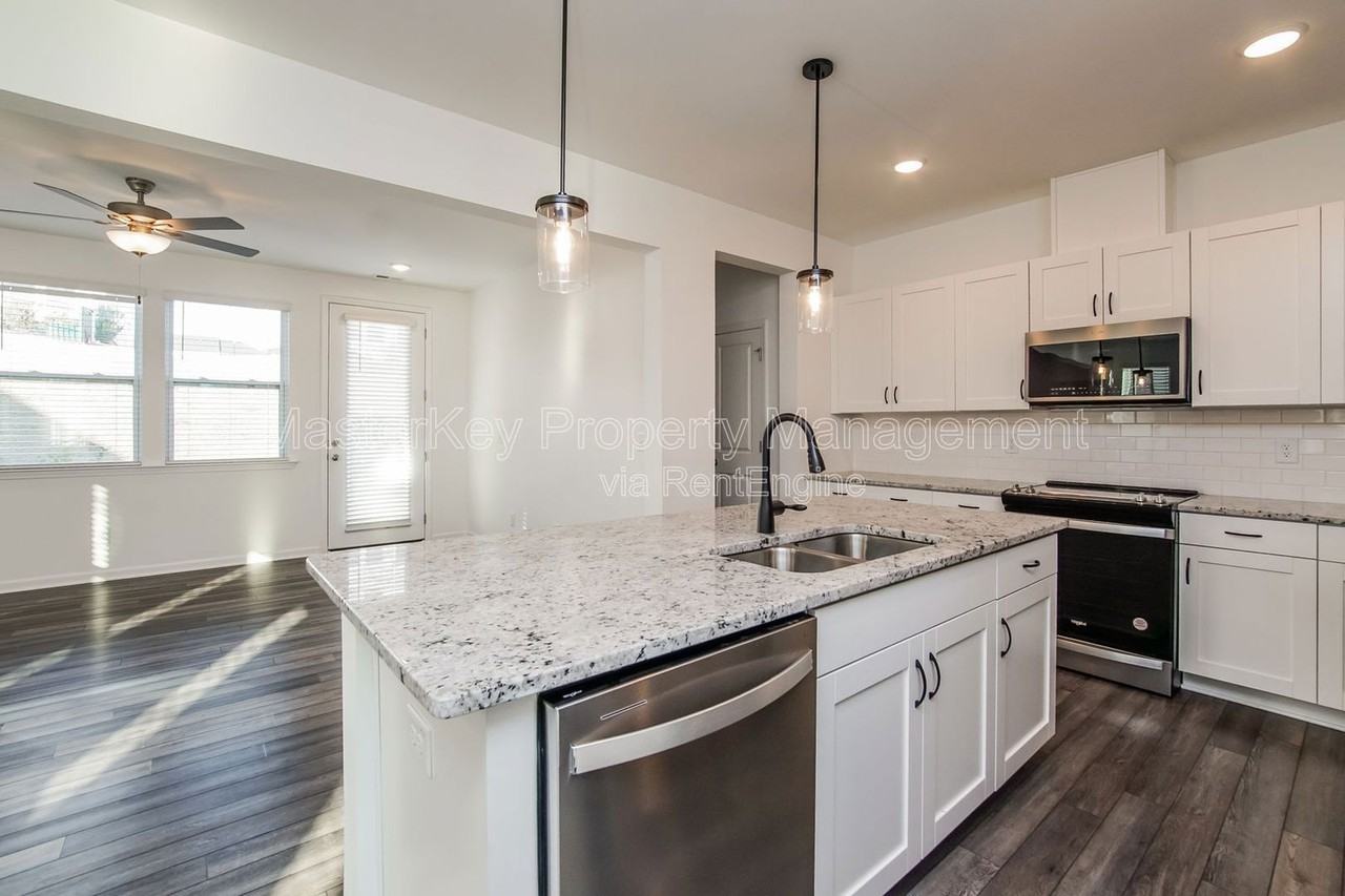 124 Royal Star Way - Photo 5 of 28