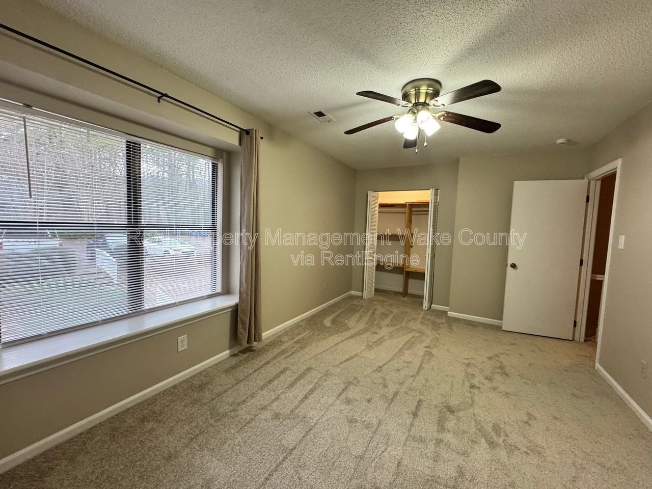 5754 Pool Side Dr - Photo 6 of 33