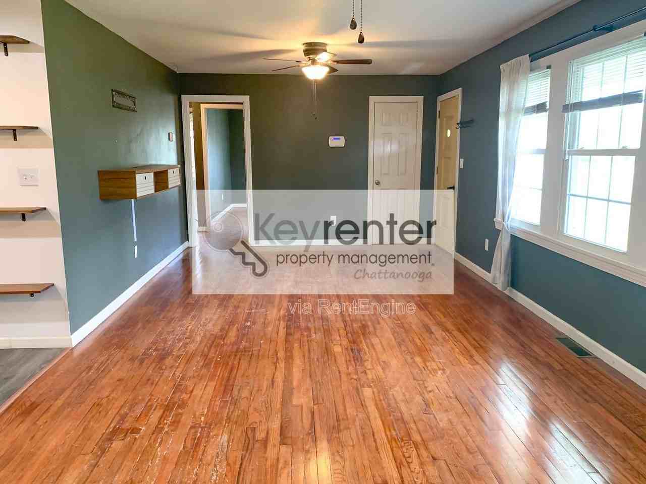 827 Woodmore Ln - Photo 6 of 15