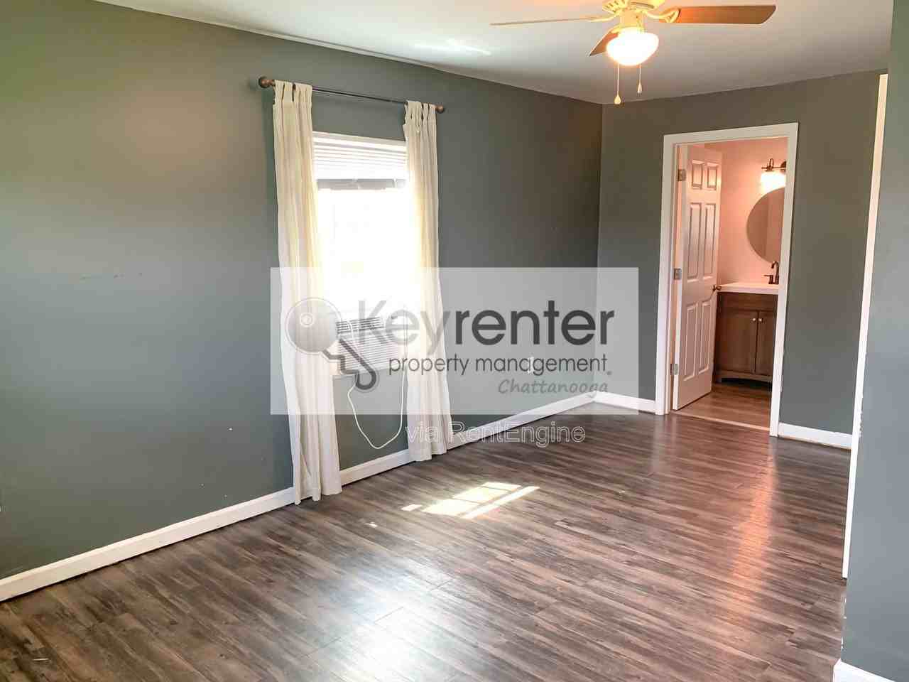 827 Woodmore Ln - Photo 7 of 15