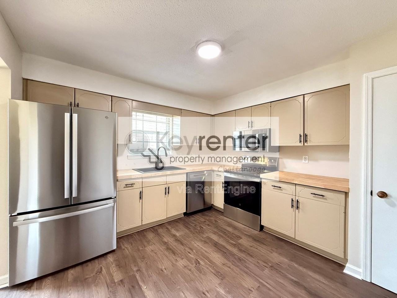 8225 Cavan Cir - Photo 2 of 19