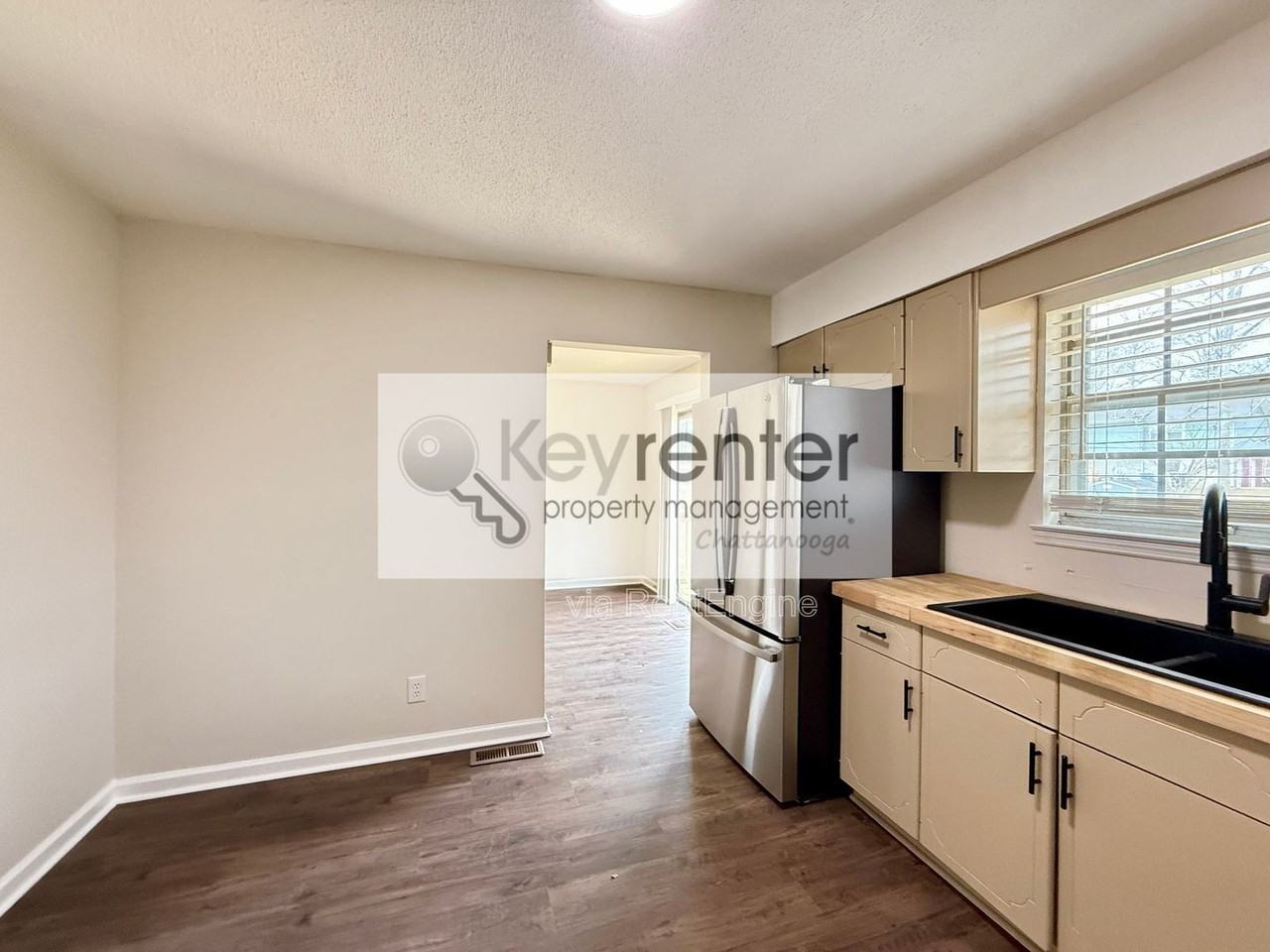 8225 Cavan Cir - Photo 3 of 19