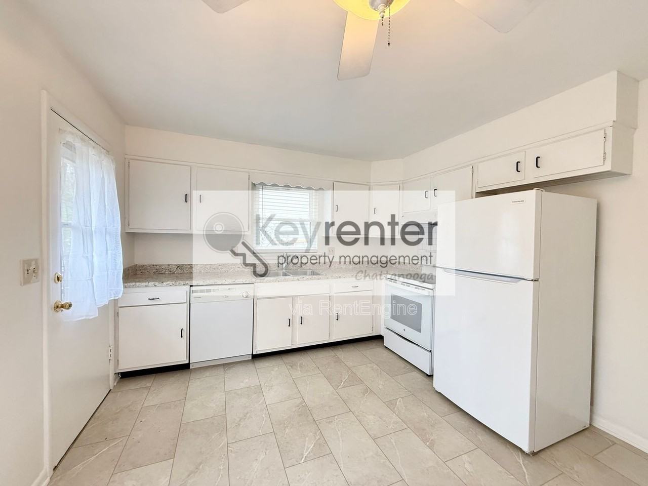 1010 Summer St - Photo 3 of 13