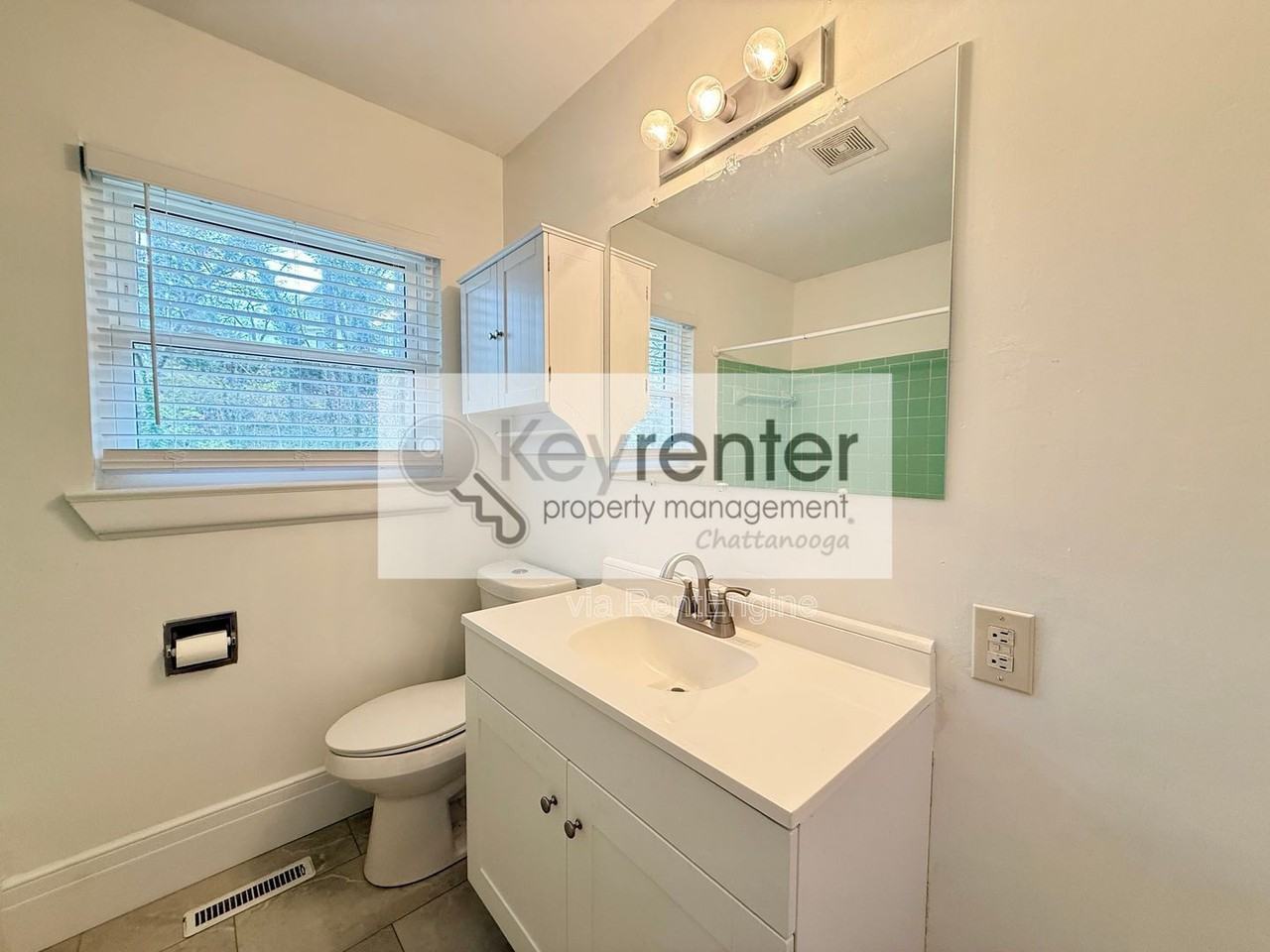 1010 Summer St - Photo 5 of 13