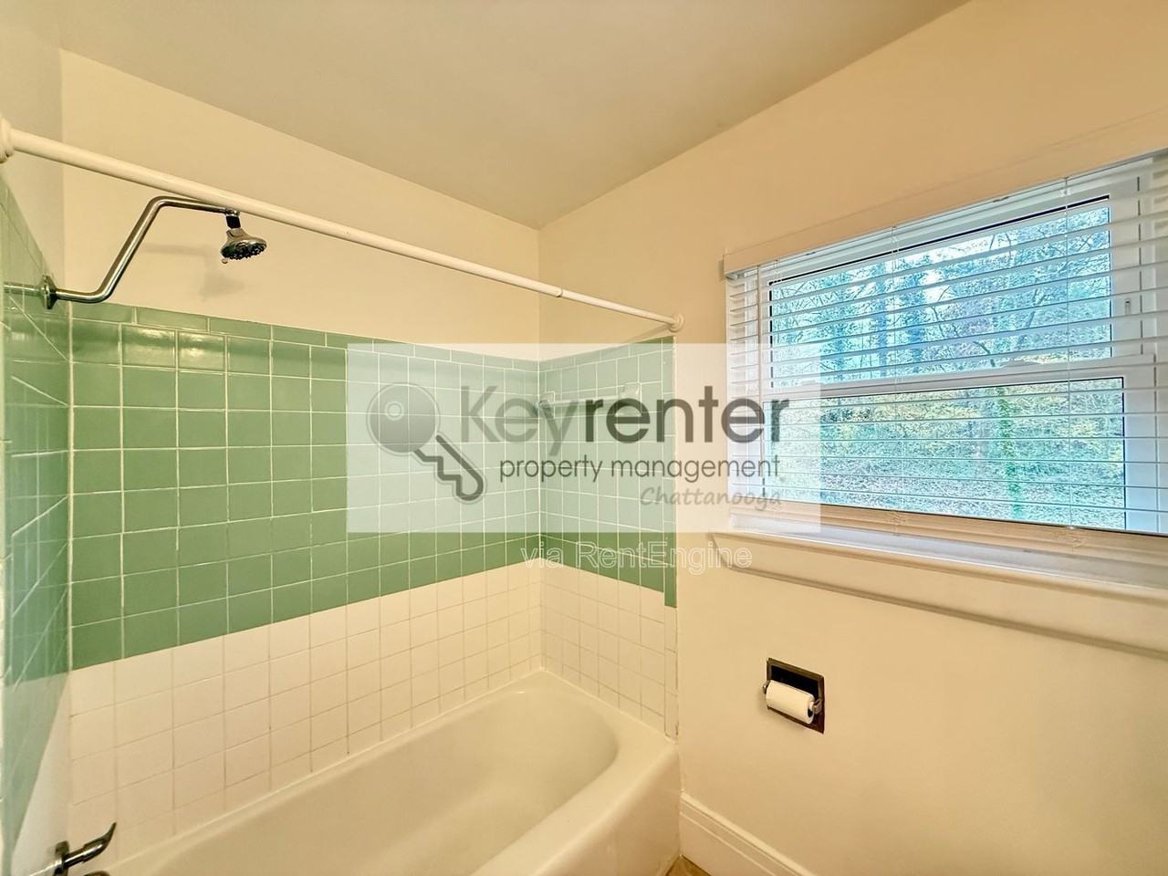 1010 Summer St - Photo 6 of 13