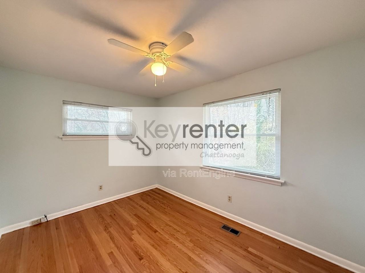 1010 Summer St - Photo 7 of 13