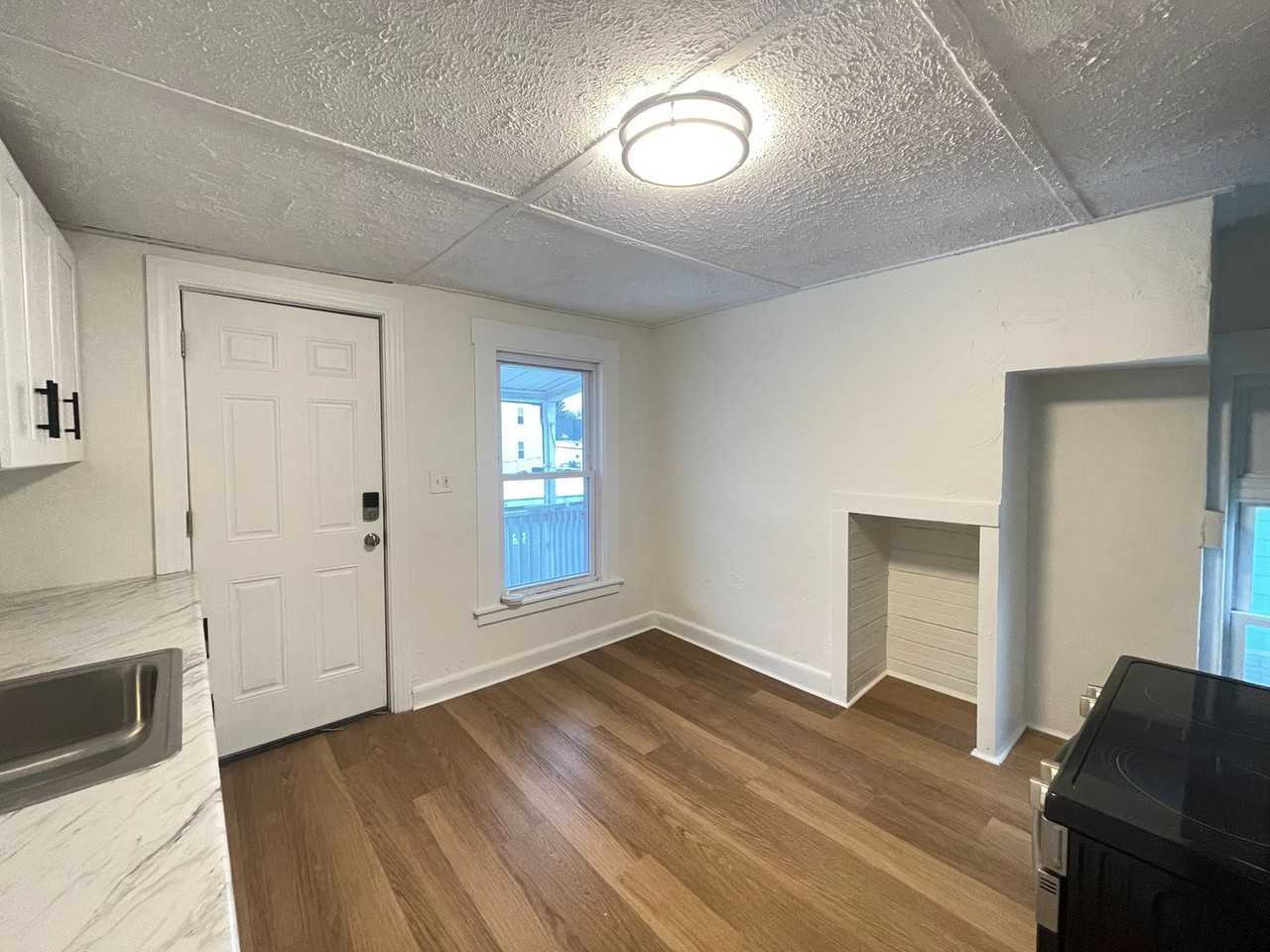 33 Malvern St #3 - Photo 4 of 19