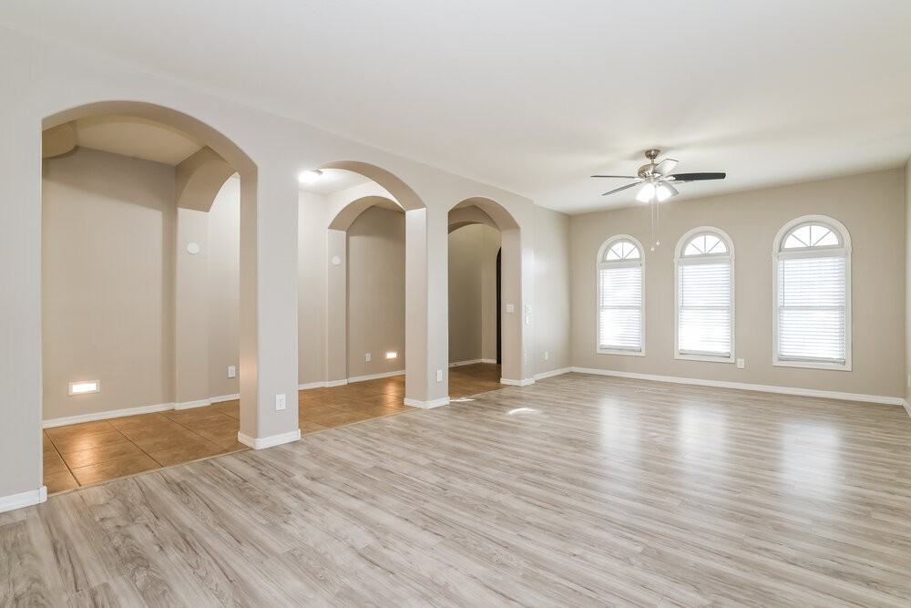 4132 W Lydia Ln - Photo 4 of 16