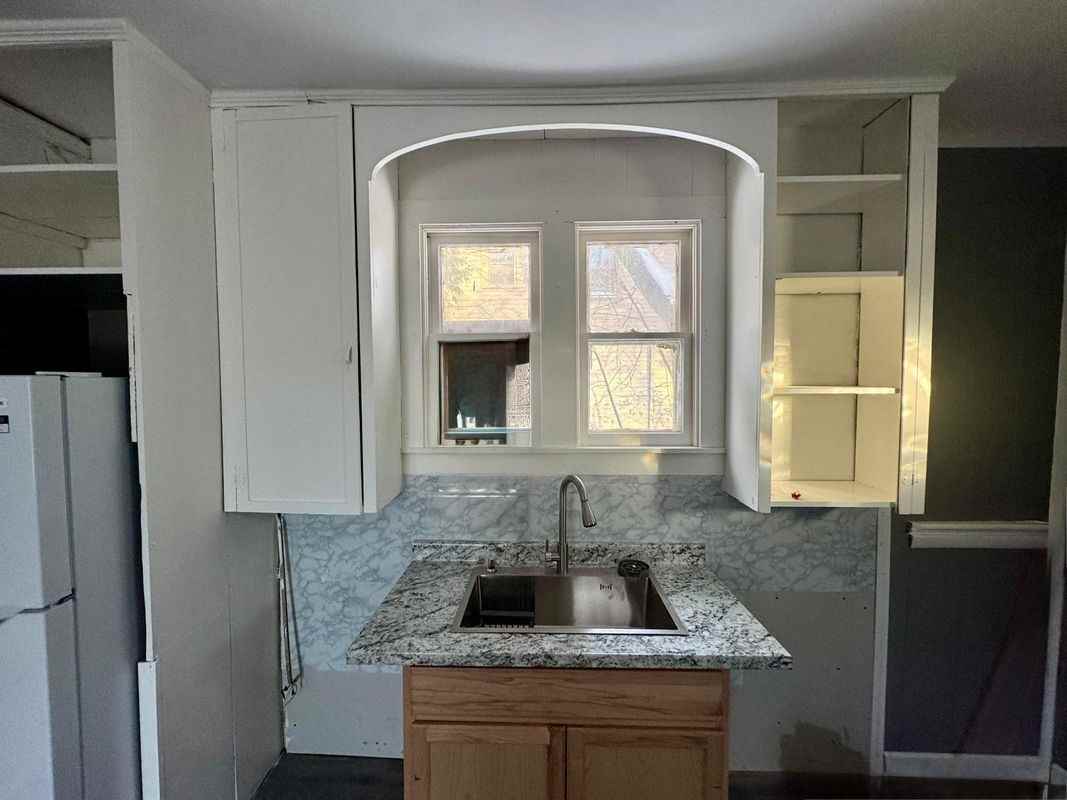 114 S Carbon St - Photo 5 of 14