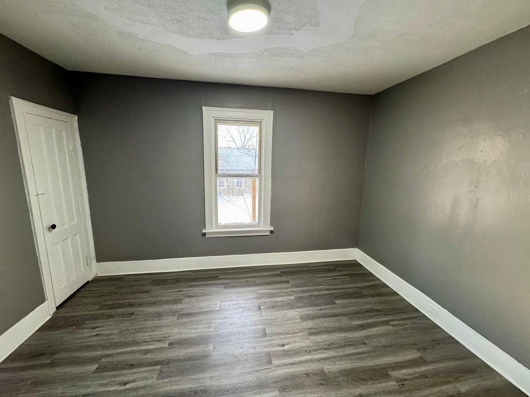 114 S Carbon St - Photo 6 of 14