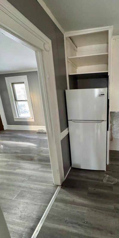 114 S Carbon St - Photo 6 of 11