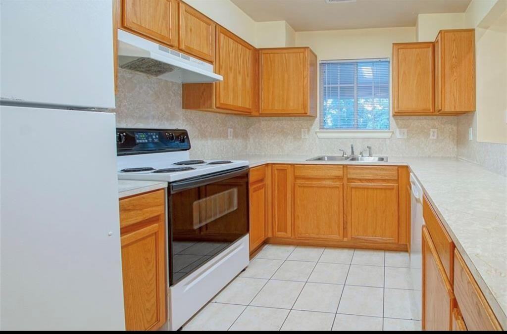 1257 Lovett St #1257 - Photo 3 of 30