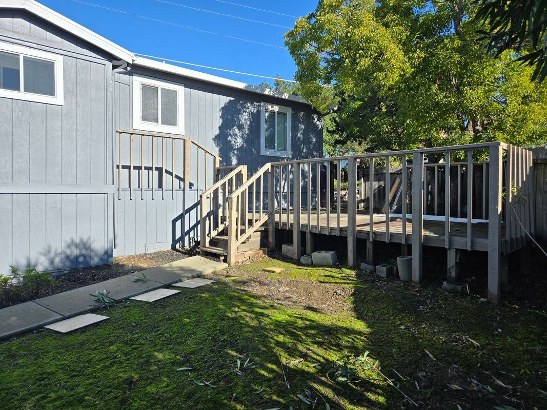 27385 Parkside Dr - Photo 2 of 6