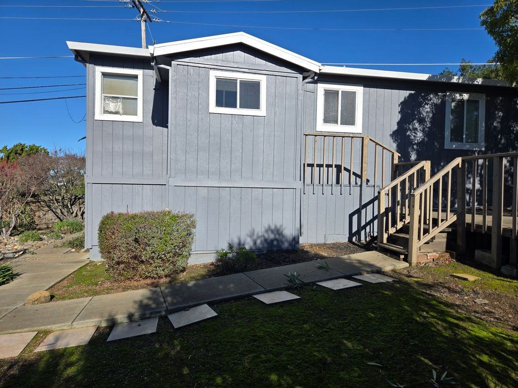 27385 Parkside Dr - Photo 3 of 6