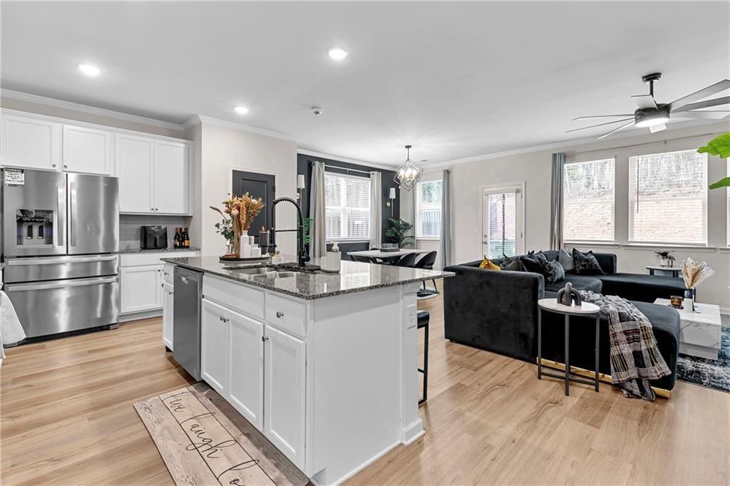 715 River Gardens Dr - Photo 3 of 28