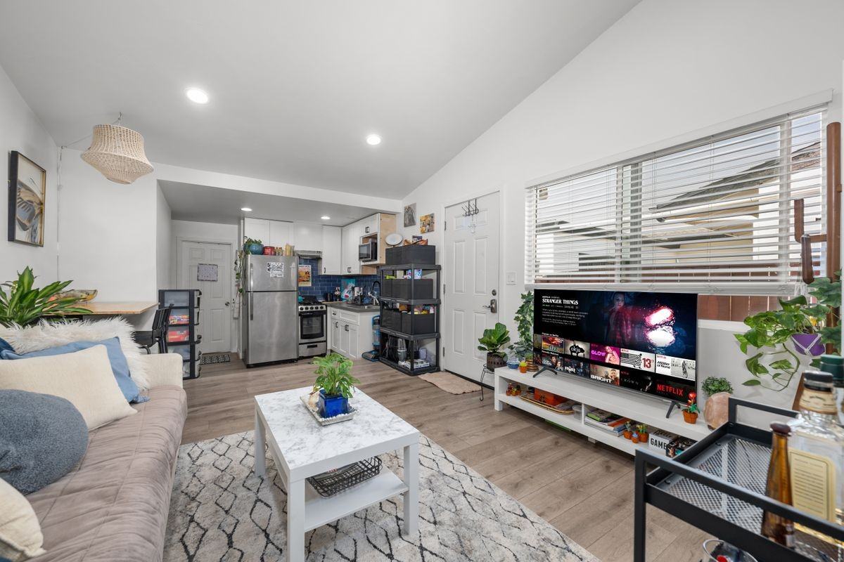 5371 Saxon St - Photo 2 of 16