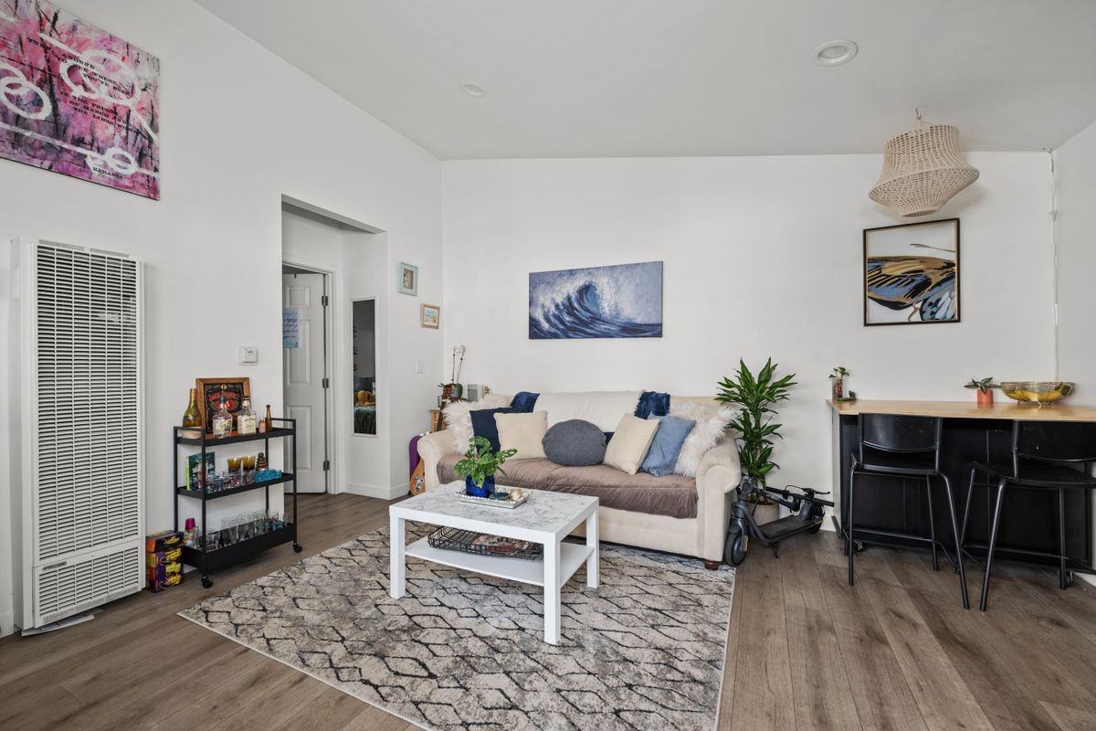 5371 Saxon St - Photo 3 of 16